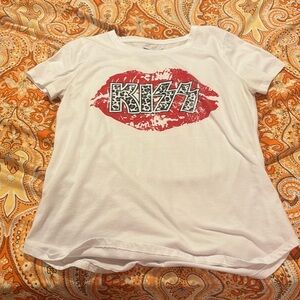 Women’s small kiss band shirt